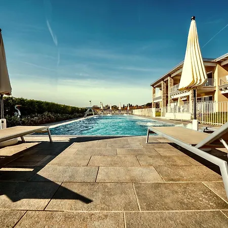 Aparthotel La Giolosa Gardapartments 3*